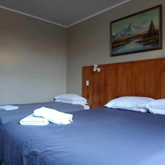 Suite, 1 Double and 1 Single Bed, Queen Bed, Annex, Ariki Backpackers 7/10