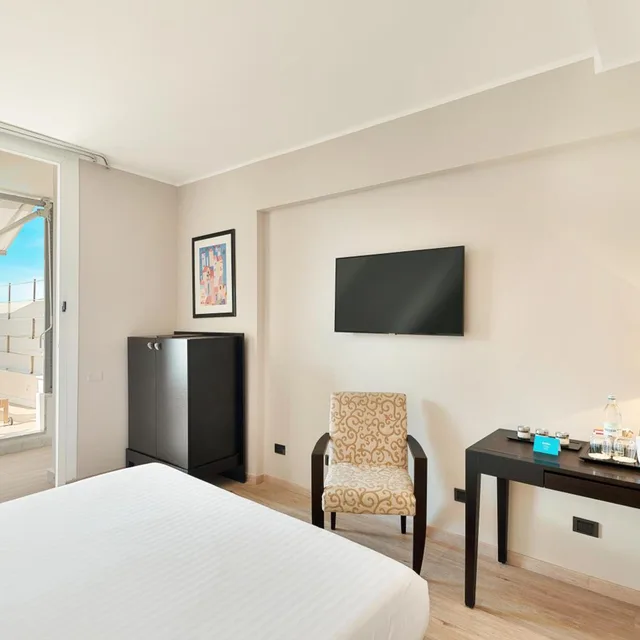 غرفة بسرير مزدوج بشرفة، Hotel Excelsior 2/4