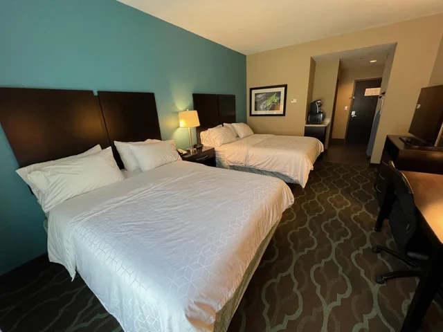 غرفة بسريرين كوين مع أريكة لذوي الإعاقة، Holiday Inn Express Suites Cuero 1/2