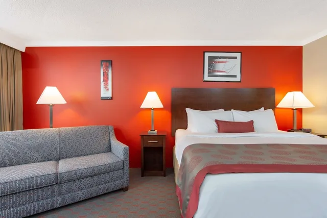 جناح استوديو تنفيذي بسرير كينج، Clarion Hotel & Conference Center Lewiston 2/3