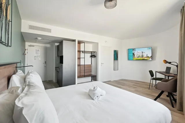 استوديو سوبيريور بسرير كينج بشرفة، All Suites Appart Hotel Paris Ouest Colombes 1/4