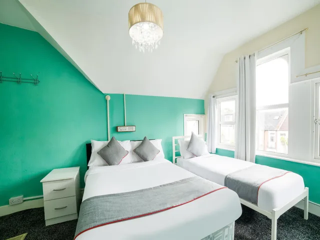 غرفة ديلوكس ثلاثية، Devine Beach Hotel, Westcliff Southend-On-Sea 5/10