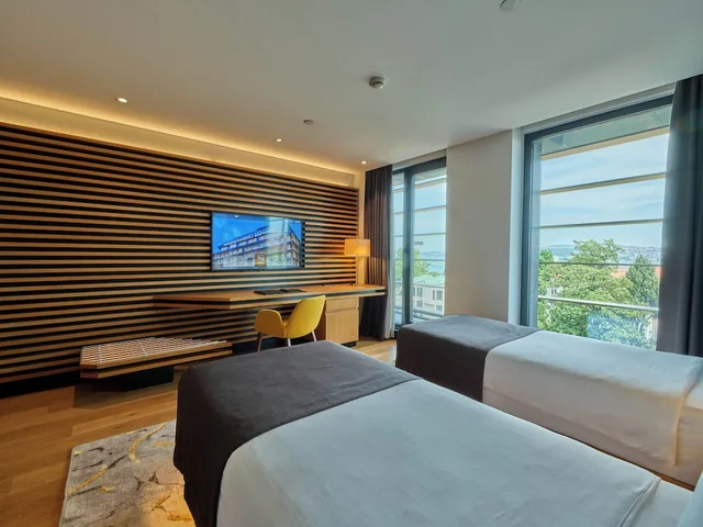 غرفة ديلوكس بسريرين منفصلين بإطلالة على البحر، METROPOLITAN HOTELS BOSPHORUS 9/10