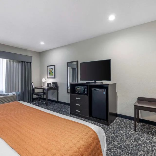 غرفة بسرير كينج لذوي الإعاقة، Best Western Plus Owensboro 3/5