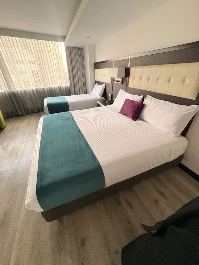 Room, Triple, 1 King and 1 Single Beds, Hotel City Bog Expo Museo 2/5
