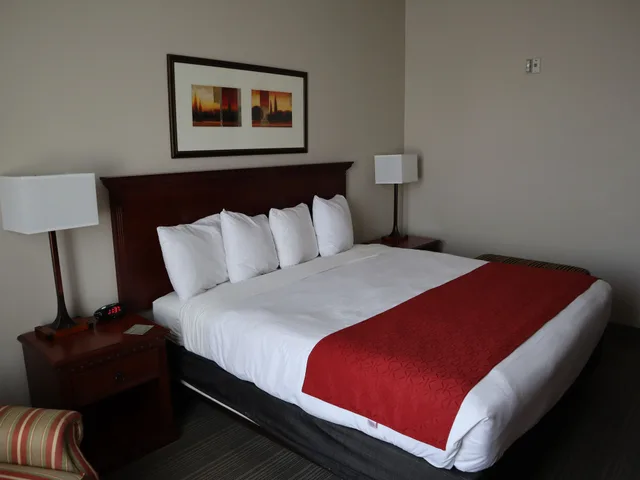 غرفة بسرير كينج، Country Inn & Suites By Radisson, Emporia, VA 4/5