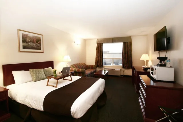 غرفة قياسية بسرير كوين، Foxwood Inn & Suites 1/2