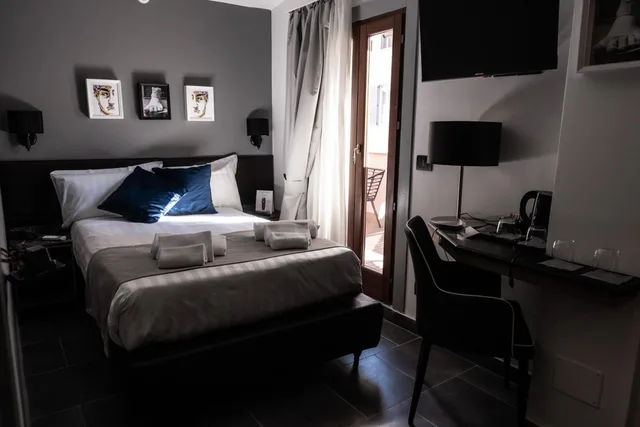 غرفة بسريرين منفصلين بشرفة، Relais Manzoni 1/8