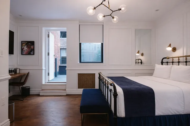 Empire, King Bed, Terrace، Life Hotel New York 2/4