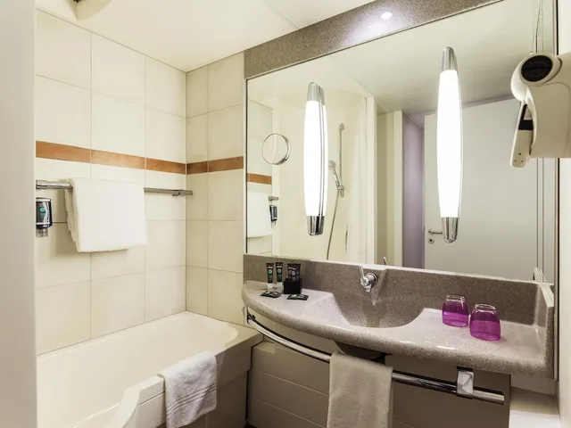 غرفة سوبيريور بسرير كوين، Novotel Dusseldorf City West 8/8