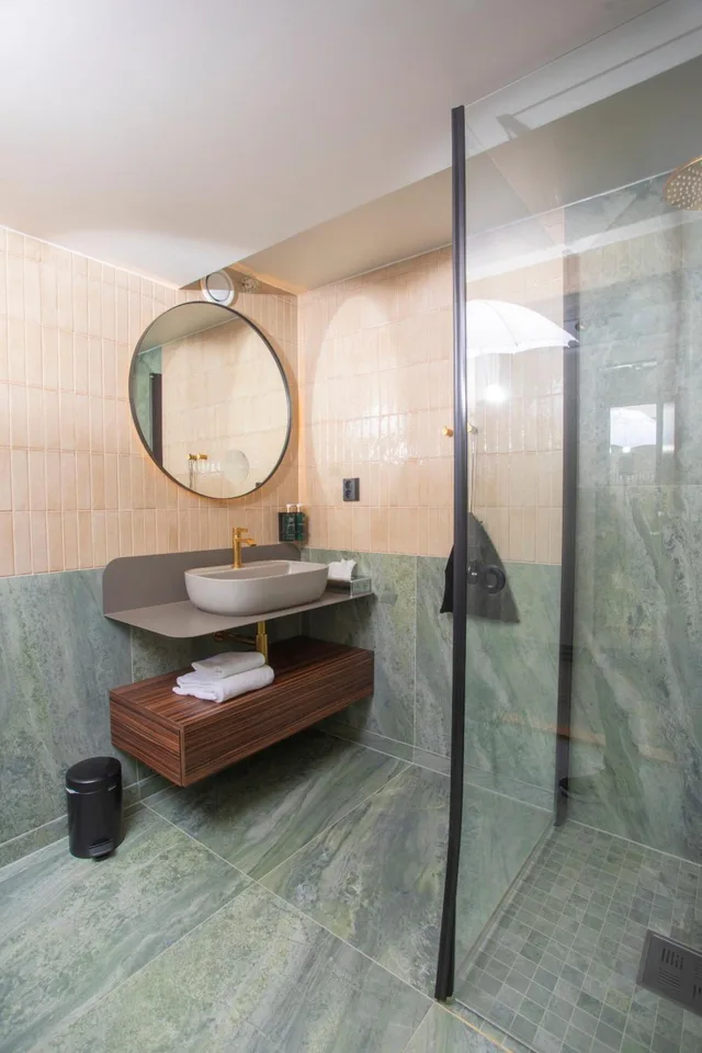 جناح جونيور، Home Hotel Bryggeparken 8/8