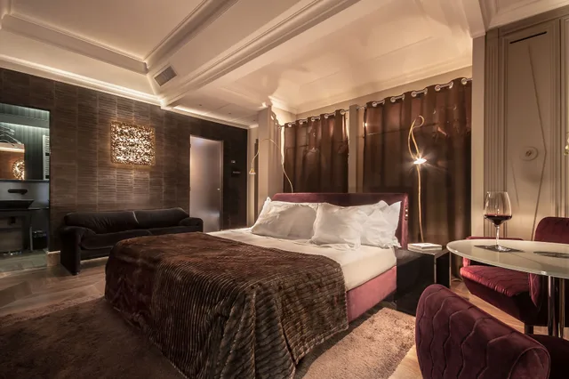 Ludus, King Bed, Colosseum View, Sofa، Palazzo Manfredi 5/7