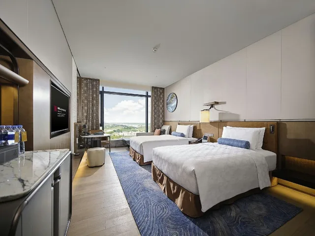 غرفة قياسية بسريرين منفصلين بإطلالة على النهر، Hualuxe Hotels And Resorts Nanjing Yangtze River 2/6