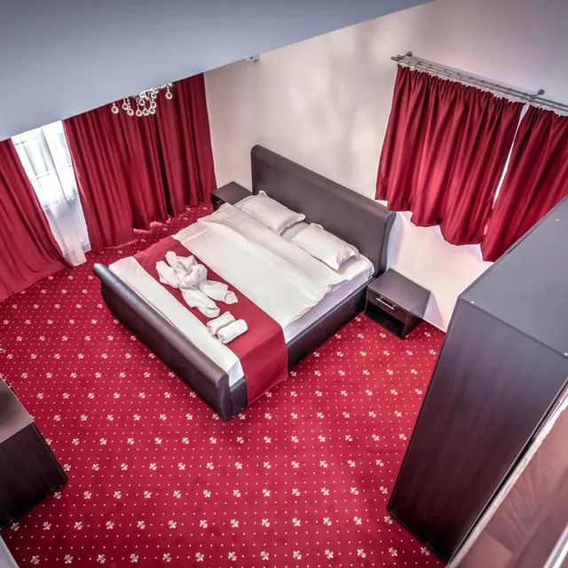 غرفة ثلاثية، Hotel Elisabeta 6/9