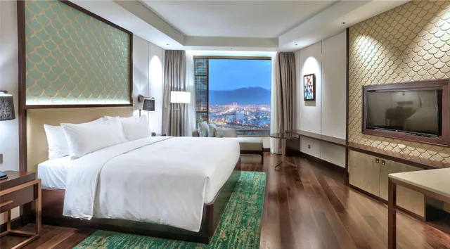 غرفة بسرير كينج بإطلالة على البحر، Hilton Da Nang 8/12