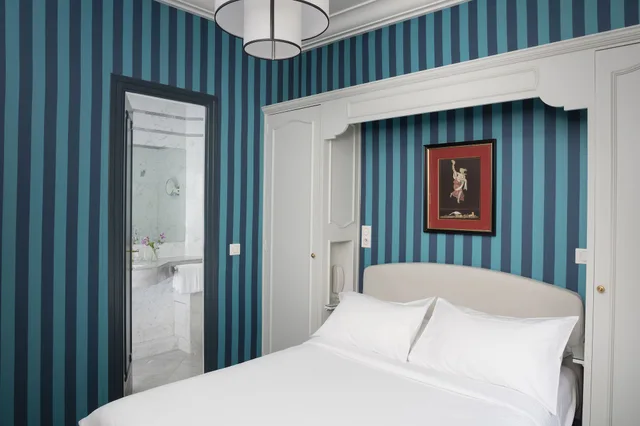 غرفة قياسية بسرير مزدوج بحوض استحمام، Hotel Saint Germain 4/10