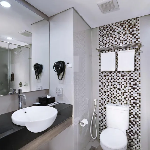 غرفة سوبيريور بسرير مزدوج أو سريرين منفصلين بإطلالة على المسبح، Hotel Neo Malioboro 6/7