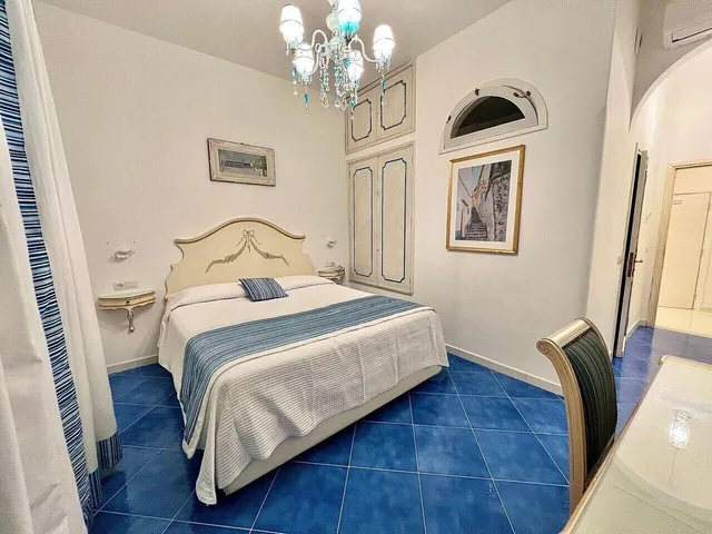 غرفة ديلوكس بسرير مزدوج بشرفة، Villa Delle Palme Hotel 3/4