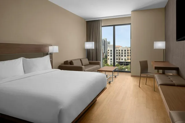 Room, King Bed, Partial Water View, Sofa، AC Hotel by Marriott Clearwater Beach 3/10