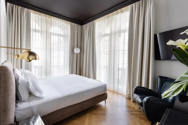 غرفة ديلوكس بسرير كوين، Continentale Hotel 1/3