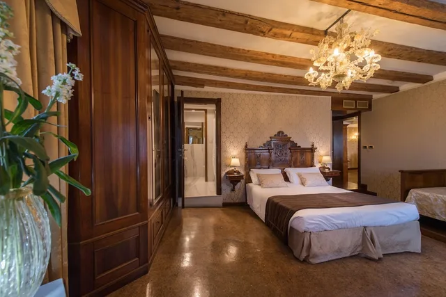 Bridge, Rialto, Junior Suite, Queen Bed, Grand Canal View, Canal View، Palazzo Bembo 3/5