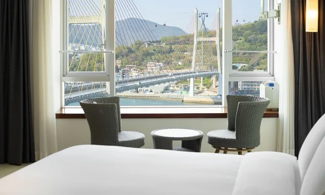 Bridge, Cruise, Ocean, Twin Beds, 1 Double and 1 Single Bed, Pool Access، Hotel Haven 5/7