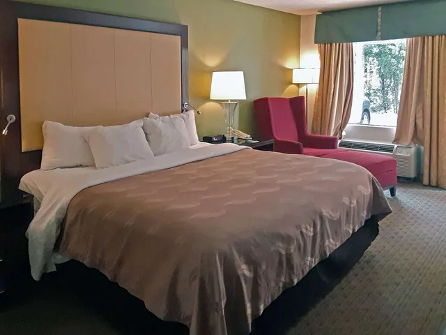 غرفة بسرير كينج، Quality Inn Morganton Southeast 1/2