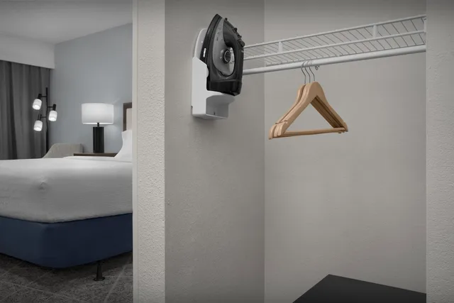 غرفة قياسية بسرير كينج لذوي الإعاقة، Hampton Inn Fort Lauderdale/Downtown Las Olas 9/9