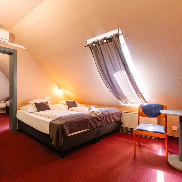 غرفة كومفورت رباعية، Hotel Unicornis 1/10