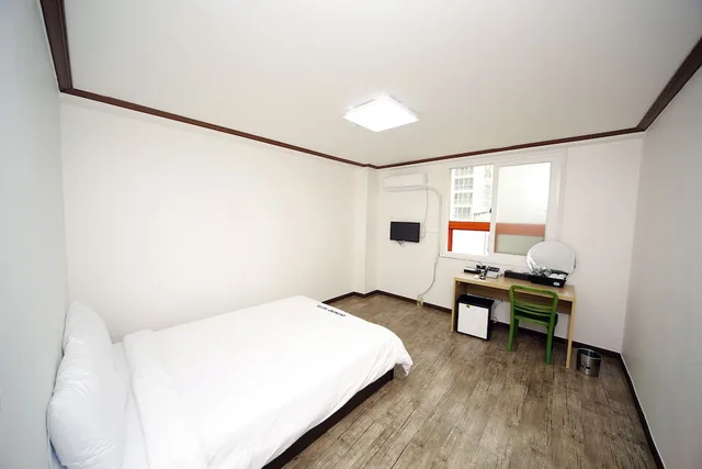 غرفة بسرير مزدوج، Ekonomy Hotel Mokpo 1/6