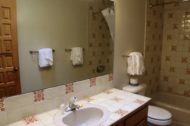 Executive, Suite, King and Queen Bed, Sagebrush Inn Suites 3/4