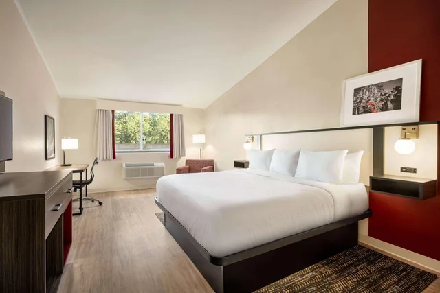 غرفة بسرير كينج، Ramada by Wyndham Allentown/Bethlehem 1/4