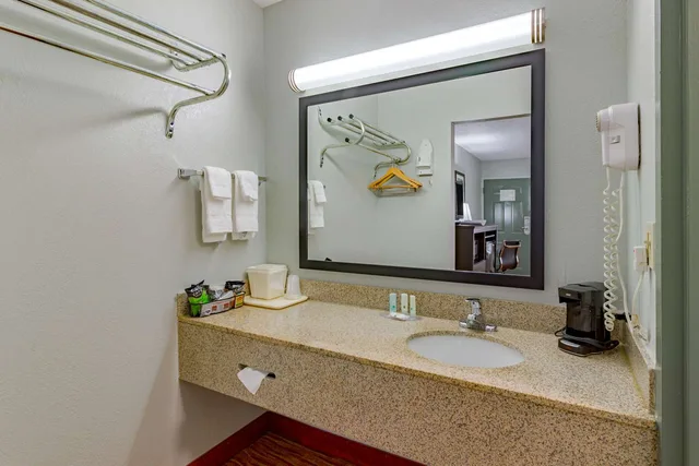 غرفة بسرير كينج، Quality Inn Goodlettsville 3/3