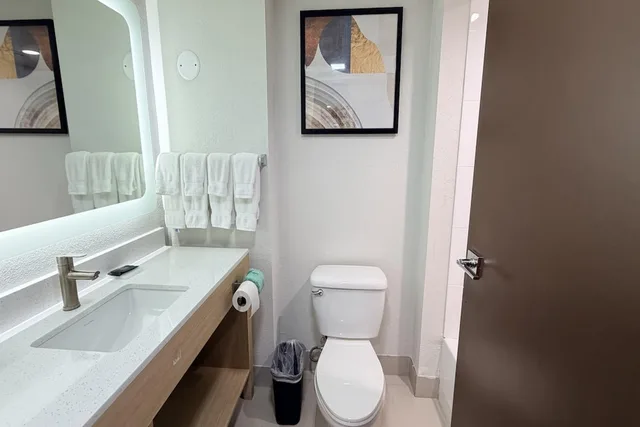 غرفة بسريرين كوين مع أريكة، Wingate by Wyndham Athens Near Downtown 5/9