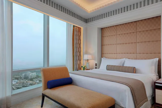 جناح جونيور بسرير كينج بإطلالة على المدينة، The St Regis Abu Dhabi 1/3
