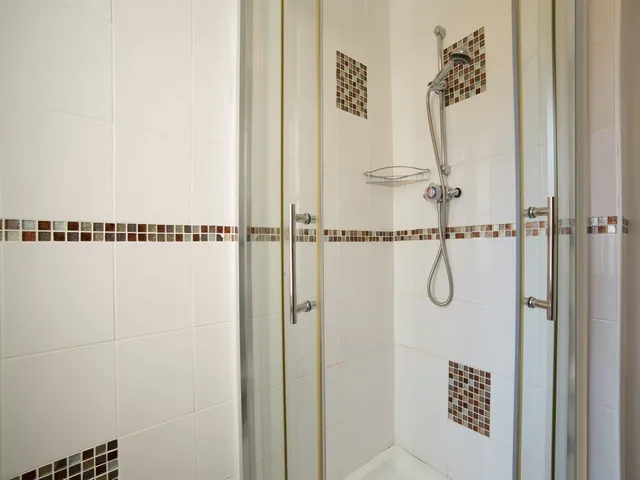 Standard Single Room - Shared, OYO Eagle House Hotel St Leonards Hastings 5/5