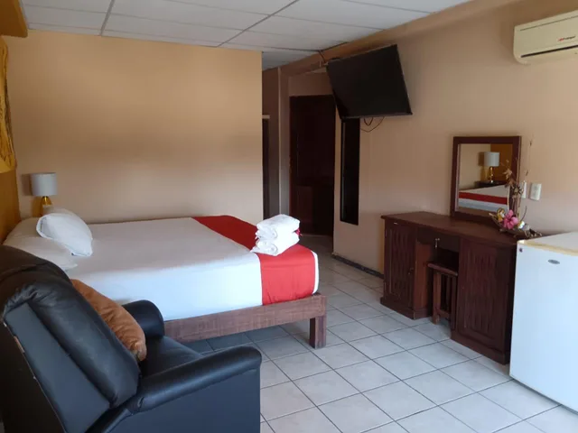 جناح مفرد، Hotel Savaro 5/8