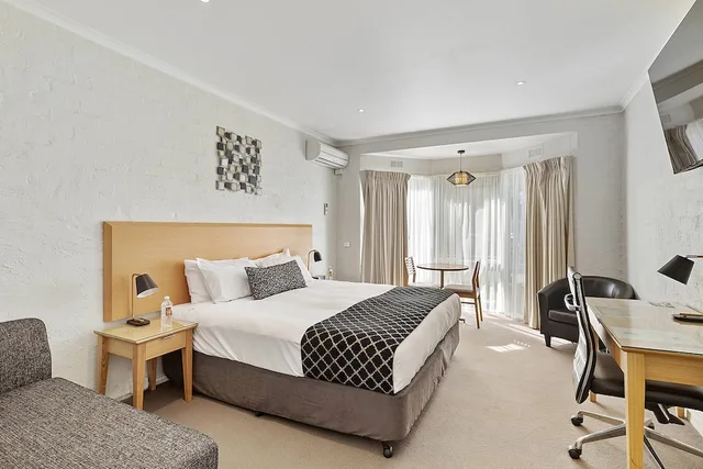 Superior, King Bed, Comfort Inn Coach & Bushmans 4/10