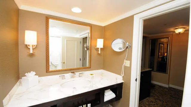 غرفة تنفيذية بسرير كينج، InterContinental Kansas City at the Plaza 5/6