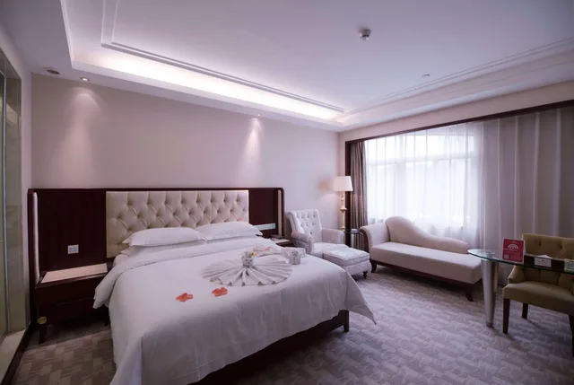 غرفة سوبيريور بسرير كينج، Ramada by Wyndham Shenzhen Baoan 1/2