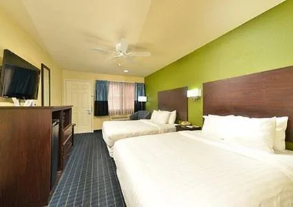 غرفة بسريرين كوين يُسمح فيها بالحيوانات الأليفة، Quality Inn Needles, CA 1/4