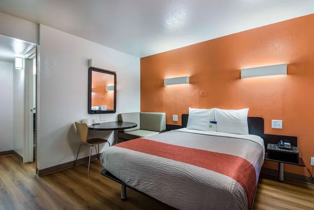 غرفة قياسية بسرير كوين للمدخنين لذوي الإعاقة، Motel6 Bessemer, AL - Birmingham 6/8
