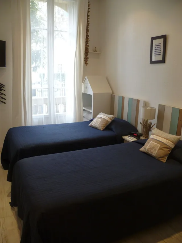 كابينة صغيرة بسريرين منفصلين، Hotel Victor Hugo 2/4