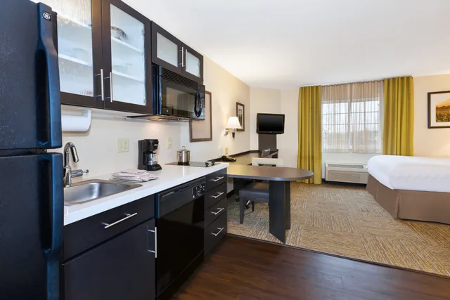جناح استوديو بسرير كوين لذوي الإعاقة، CANDLEWOOD SUITES POLARIS 3/3