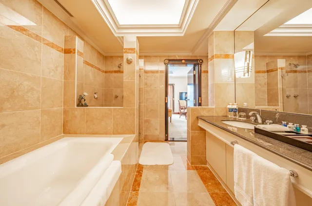 جناح ديلوكس بسرير كينج بإطلالة على المدينة، Lotte Hotel Saigon 5/5