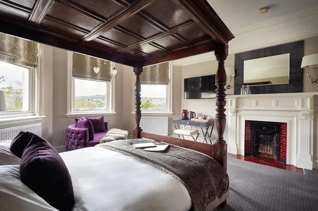 Four Poster, Queen Bed, City View، Dorian House 1/2