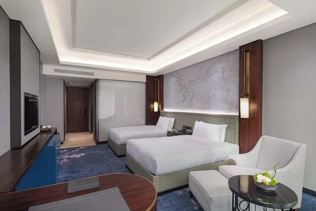 غرفة قياسية بسريرين مزدوجين مع دخول صالة النادي، HUALUXE Leshan by IHG 2/5