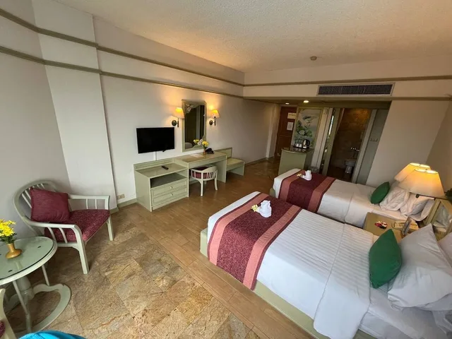 Wave, Twin Beds، Cholchan Pattaya Beach Resort 8/10