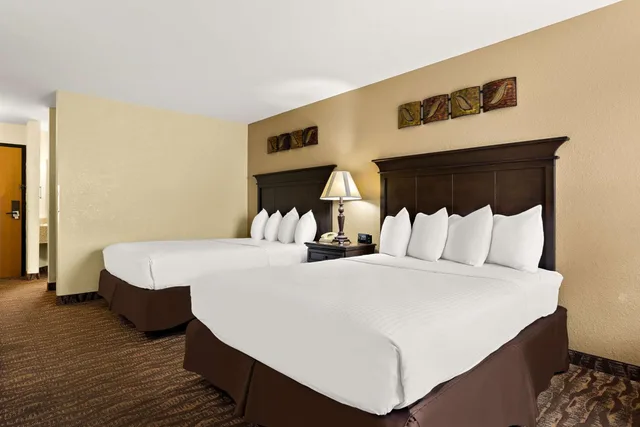 غرفة بسرير كوين، Best Western Center Pointe Inn 5/9