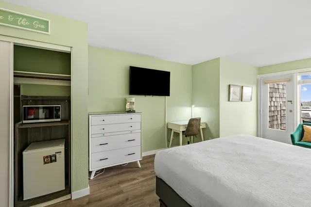 Standard, King Bed, Bay View، The Embarcadero Resort Hotel & Marina 3/7